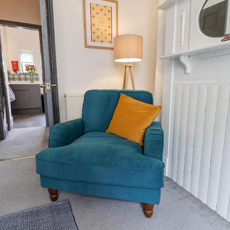 Book House Apartment Whitby Bagian luar foto