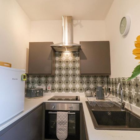 Book House Apartment Whitby Bagian luar foto
