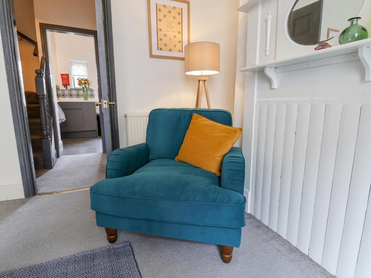 Book House Apartment Whitby Bagian luar foto