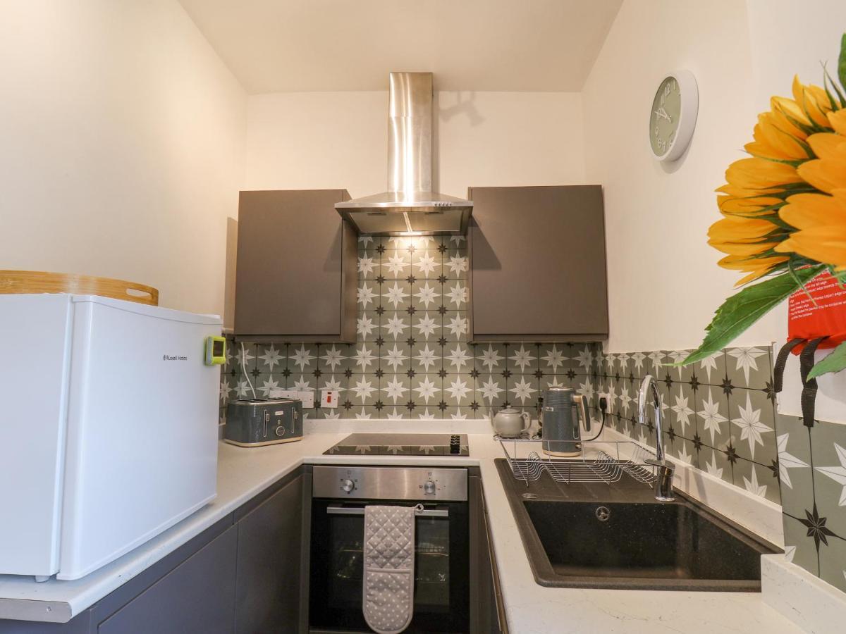 Book House Apartment Whitby Bagian luar foto