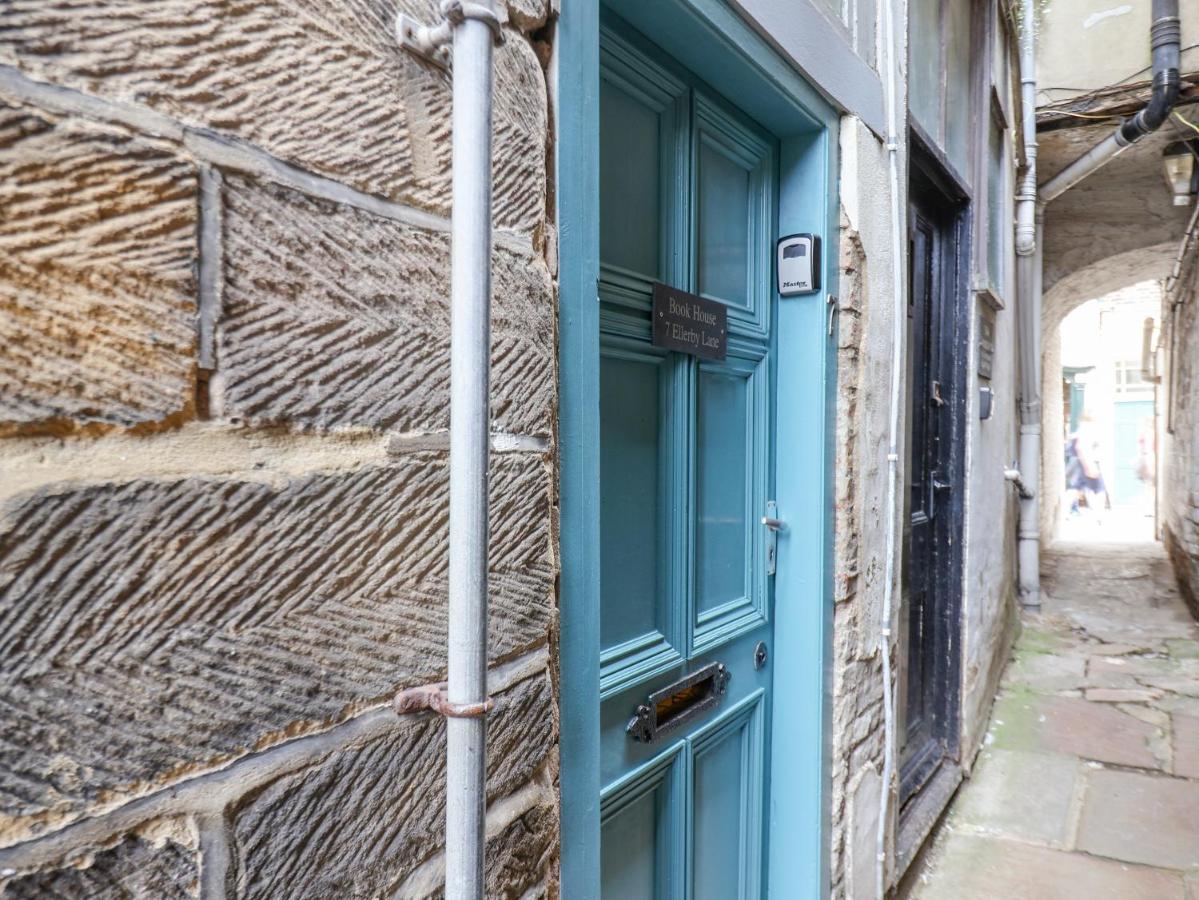Book House Apartment Whitby Bagian luar foto