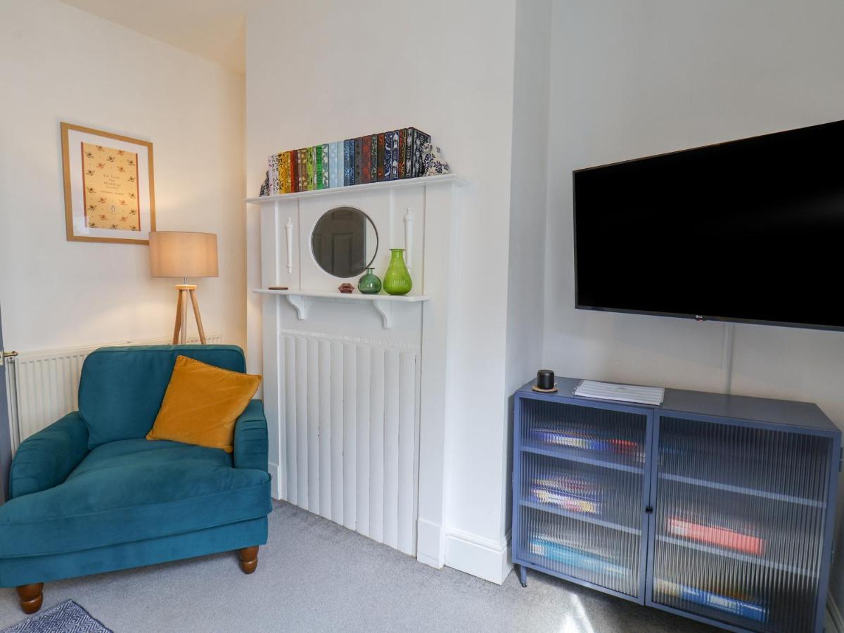 Book House Apartment Whitby Bagian luar foto