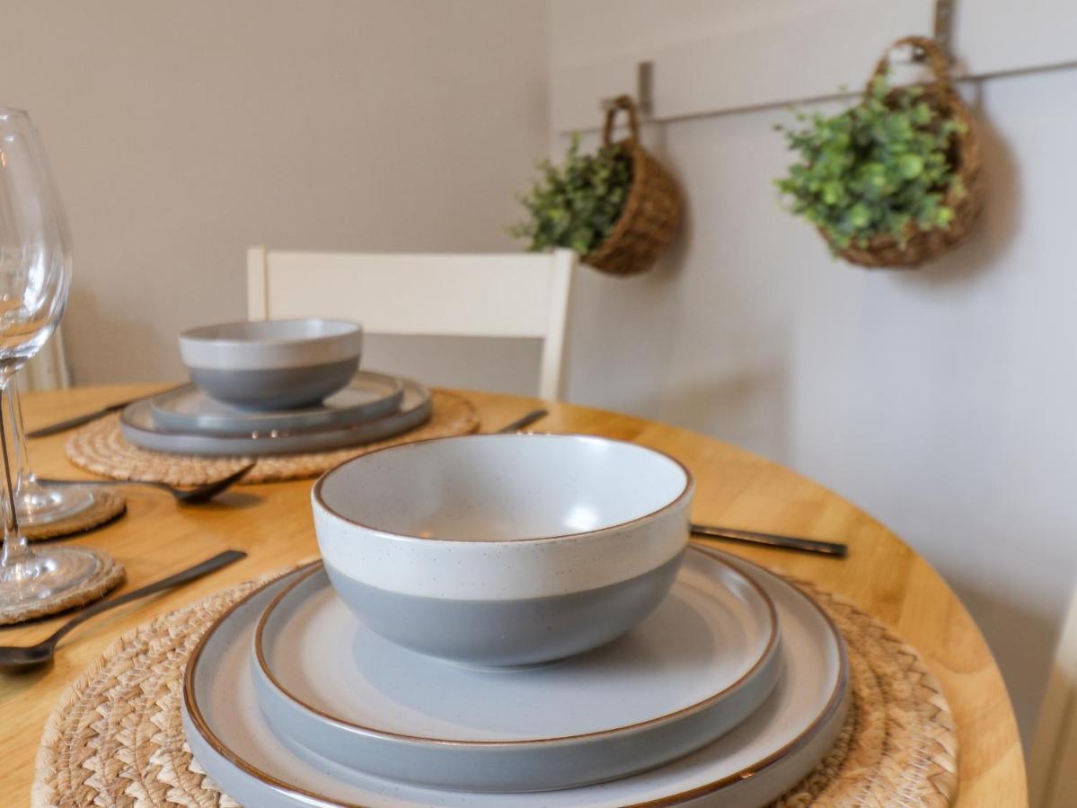 Book House Apartment Whitby Bagian luar foto