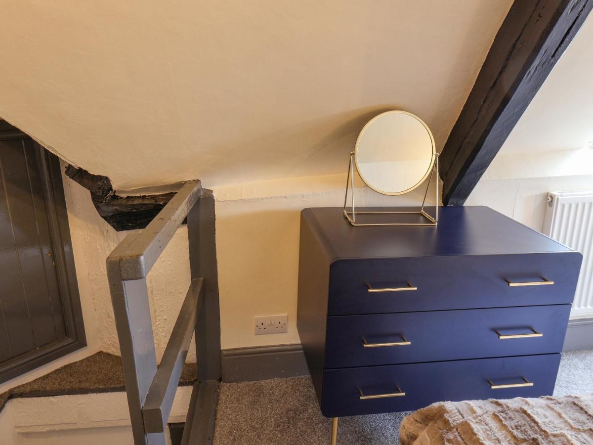 Book House Apartment Whitby Bagian luar foto