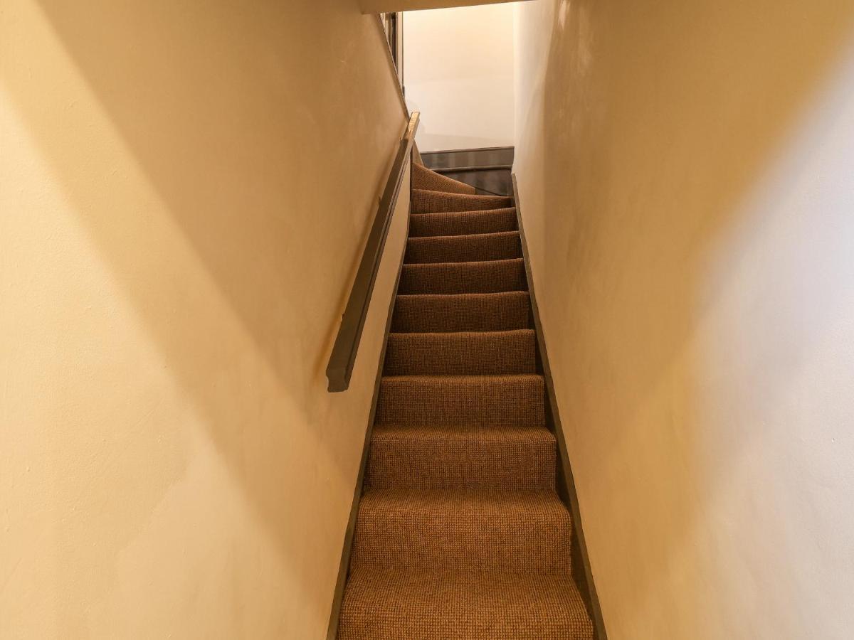 Book House Apartment Whitby Bagian luar foto
