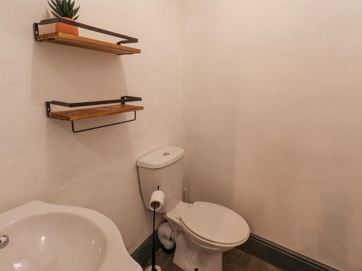 Book House Apartment Whitby Bagian luar foto