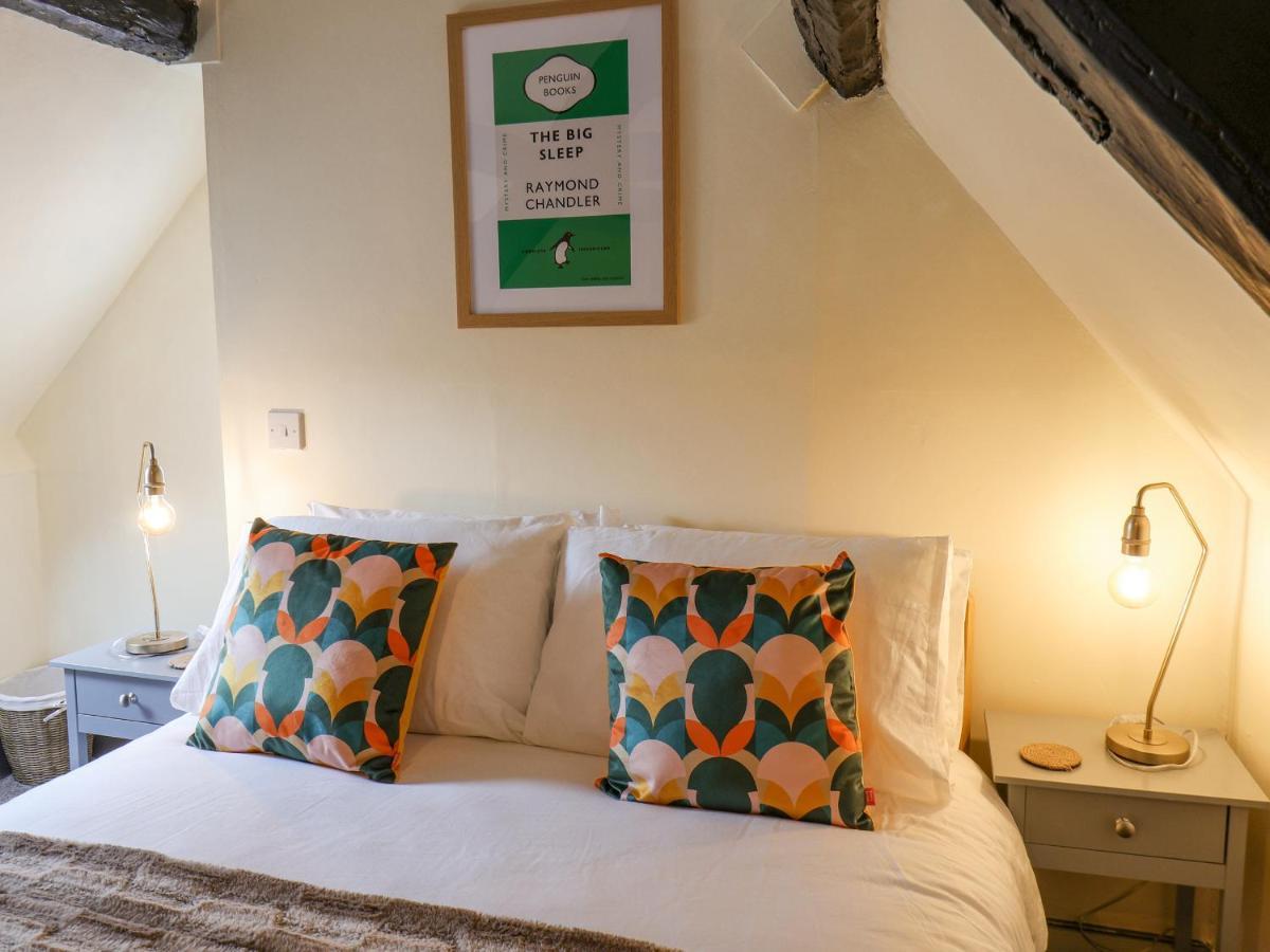 Book House Apartment Whitby Bagian luar foto